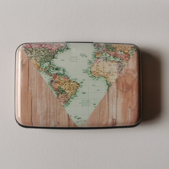 2/$15‼️Card holder with world map - Picture 1 of 2